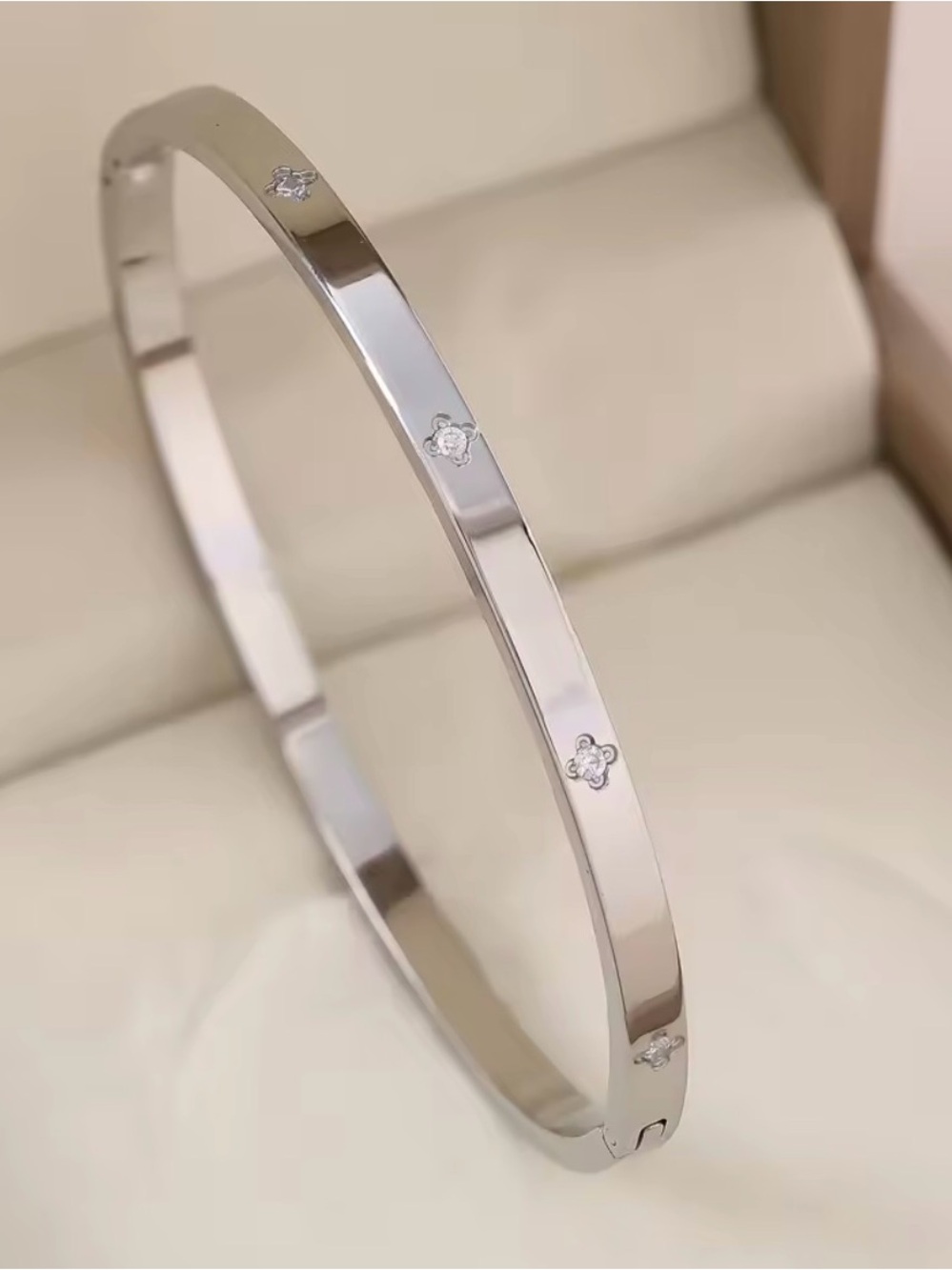 3 ps Elegant Silver-Tone Bangle Bracelet Set. Stainless Steel Stackable Bracelet - Picture 4 of 5